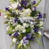This bouquet can be made with gladiolas, roses, irises. We can use