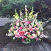 Beautiful and large display that has lilies, roses, snapdragons and much more
3607
*Recommended
