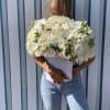 White round box with flowers arrangement. This gorgeous box with white roses