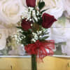 3 RED ROSES COMPACTED IN A VASE WITH GOLD RUSCUS AND BABY
