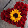 A nice combination of Roses and Sunflowers is a perfect way to