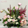 Bringing you an elegant mix of Spring flowers with Kayla!
This arrangement can