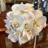 RAMO DE NOVIA EN TONOS WHITE CON ROSAS Y ORQUIDIAS NATURALES