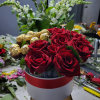 Red rosas and chocolate 