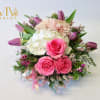 This pretty and fresh flower arrangement is truly a dream!