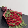 Red roses are recognized queens of the flower world. Passionate and sensual