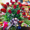 12 roses in a bace round 