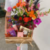 This charming gift box features a beautiful flower arrangement fill with a