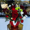 The vase is as seen in the photo
Flowers:
Carnation
Rose
Christmas Greens
