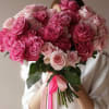 The Photo Shows The Deluxe Size.

Bouquet of Garden roses.

Standard size - 25