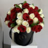 This beautiful box contains a combination of 23 to 25 fresh roses