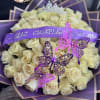 50 rosas blancas con mariposas y liston personalizado