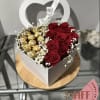 Esta caja de coraz&oacute;n con rosas rojas chocolates es perfecto para cumplea&ntilde;os