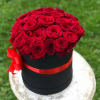 A dozen roses in hat box
