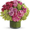 Upscale and uptown. This fantastic arrangement is a beauty and a half