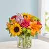 Like a warm embrace, our vibrant flower bouquet delivery your sentiments to