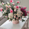 This beautiful pink garden is perfect to surprise that special person: the