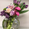 In this design are put together bunch od purple tulips ,calla lilies