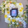 Flowers decorations for picture frame. 
Flowers size 27&rdquo;x 30&rdquo;.
Photo is the DELUXE