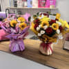 Small bouquet based on sunflowers combined with roses in your favorite color