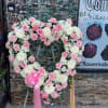 PIEZA DE FUNERAL EN FORMA DE CORAZON TONOS PINK Y WHITE