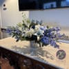 Winter flower arrangements capture the season&rsquo;s charm with frosty whites, deep reds