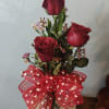 AVAILABLE IN 3, 6 AND 12 ROSES