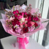 Bouquet with red roses
Vase not included