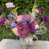 SIMPLE AND EXQUISITE BOUQUET, WITH THE ELEGANCE OF IT&#039;S PEDESTAL BASE. (AROUND)