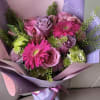 A charming arrangement that blends elegance and freshness. This mix of lavender