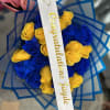 Standard comes with  18 roses blue and yellow!, deluxe with 25
