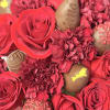 Red Temptation is pure luxury and passion in one unforgettable gift. A