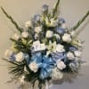 Create a serene ambiente for your loved ones with this elegant bouquet
