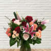 A grand style arrangement in true red &amp; pink tones!
Seasonal floral mix