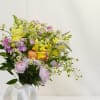 Ideal for brides seeking a romantic, garden-inspired aesthetic.
This bridal bouquet captures the