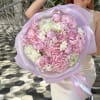 A delicate and voluminous bouquet that feels like a dream. Soft pink