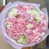 A delicate and voluminous bouquet that feels like a dream. Soft pink