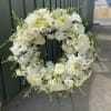 Our Wreath Shape Easle is fully customizable in colors and flowers. Wreath