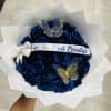 Unique bouquet with blue roses, which evoke mystery, elegance and originality. Ideal