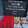unidad de 30 rosas rojas y 6 dulces diferentes