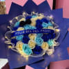 Ramo de rosas elaborado con rosas azules, blancas y celestes.