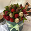Frucheta de 20 fresas, decoradas con chocolate