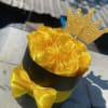 Cajita de rosas eternas color amarillo hechas a mano.