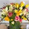 High-fashion flowers for the style-minded! 
- includes orquids, roses, spray roses, tulips