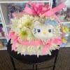 fresh flowers cake with hello kitty key chain