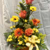 Beautiful! One-sided mixed arrangement, design in a hat shape vase.
Roses, daisies, fancy