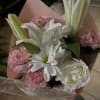 a mix of 8-10 stems in pink and white color scheme