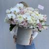 Adorable pink sweet Eskimo roses mix with wgarden roses,hydrangea, gorgeous lisianthus fragrant