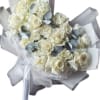 There&rsquo;s something timeless about a white bouquet &mdash; it speaks in the