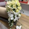 Delicate wedding bouquet with beautiful white roses, tulips and orchids
Hermoso y delicado